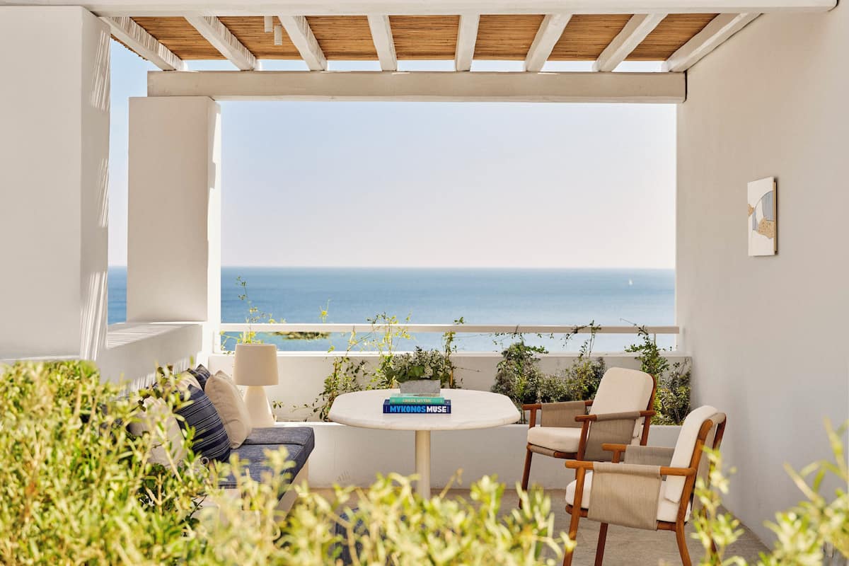 Room, 1 King Bed, Sea View (Accessible) | Garden