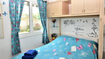 2 bedrooms, bed sheets