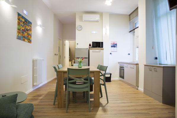 Dining - Michelangelo 57 Apartment (Napoli)