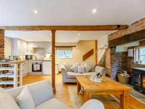 TV, fireplace - 1 Bed in Pershore (oc-redco) (Naunton Beauchamp)