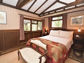 Travel cot, bed sheets - 1 Bed in Shaftesbury (oc-pplod) (Shaftesbury)