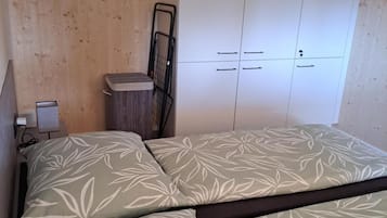 WiFi, bed sheets