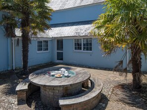 Outdoor dining - 6 Bed in Truro (oc-tretm) (Ladock)
