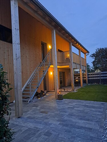 Appartement 'Gartenappartement Leo' avec terrasse privée, jardin privé et Wi-Fi