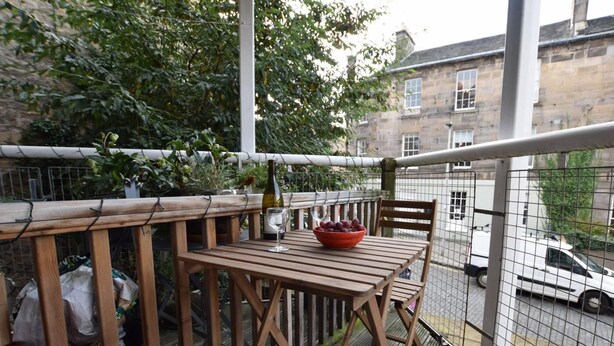Outdoor dining - 1 Bed in Edinburgh (oc-e1887) (Edinburgh)