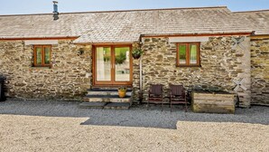 Unclassified image, 3 of 16, button - 1 Bed in Looe (oc-hivie) (Lansallos)