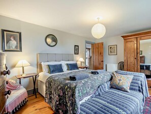 5 quartos, berço de viagem, Wi-Fi de cortesia, roupa de cama