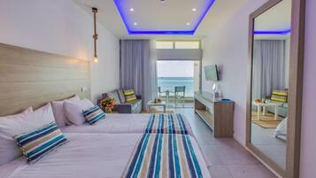 Phòng Suite Superior, ban công, quang cảnh biển | Két bảo mật tại phòng, phòng cách âm, bàn ủi/dụng cụ ủi quần áo