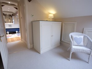 Unclassified image, 5 of 14, button - 1 Bed in Harrogate (oc-g0063) (Hartwith cum Winsley)