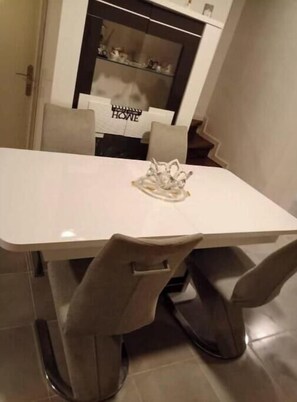 Dining - Les Jardins Secrets Residence – Spacious accommodations for a comfortable stay (Grand Est)