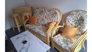Interior - Les Jardins Secrets Residence – An elegant stay in the heart of Romilly-sur-Seine (Grand Est)