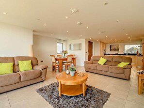 TV - 2 Bed in Tenby (oc-fb290) (Tenby)