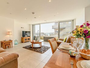 TV - 2 Bed in Tenby (oc-fb290) (Tenby)