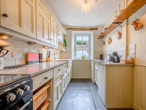 Microwave, oven, dishwasher, highchair - 3 Bed in Cleator (oc-sz392) (Ennerdale Bridge)