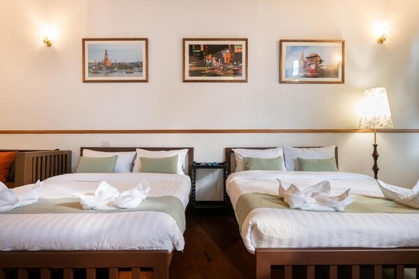 Arun Sa Wad - 103 Nana Queen Bed With Ac - Bang Rak