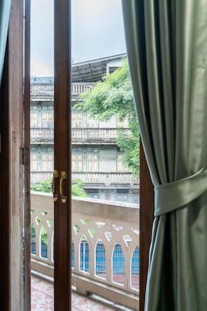 Interior - Arun Sa Wad - 103 Nana Queen Bed with AC (Krung Thep Maha Nakhon)