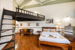 Interior - Arun Sa Wad - 103 Nana Queen Bed with AC (Krung Thep Maha Nakhon)