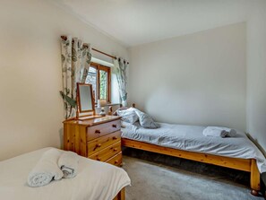 Room - 3 Bed in Holsworthy (oc-tcsheph) (Holsworthy Hamlets)