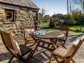 Outdoor dining - 2 Bed in Helston (oc-trwre) (Coverack)