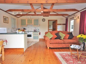 TV - 1 Bed in Liskeard (oc-nutha) (Broadoak)