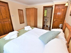 Travel cot, free WiFi, bed sheets - 1 Bed in Liskeard (oc-nutha) (Broadoak)