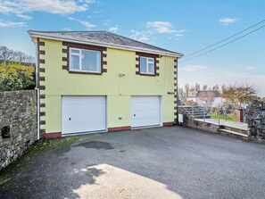 Exterior - 2 Bed in Bideford (oc-pilot) (Appledore)
