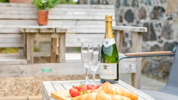Property grounds - 1 Bed in Helston (oc-bbird) (Saint Martin)