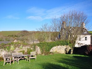 Outdoor dining - 2 Bed in Kingsbridge (oc-fern2) (Kellaton)