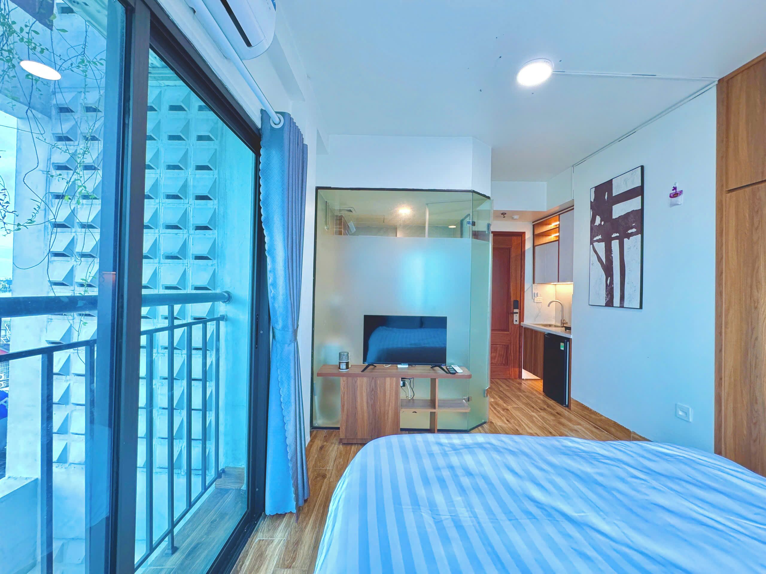 Basic Studio, Balcony, Lake View | Desk, WiFi (free)