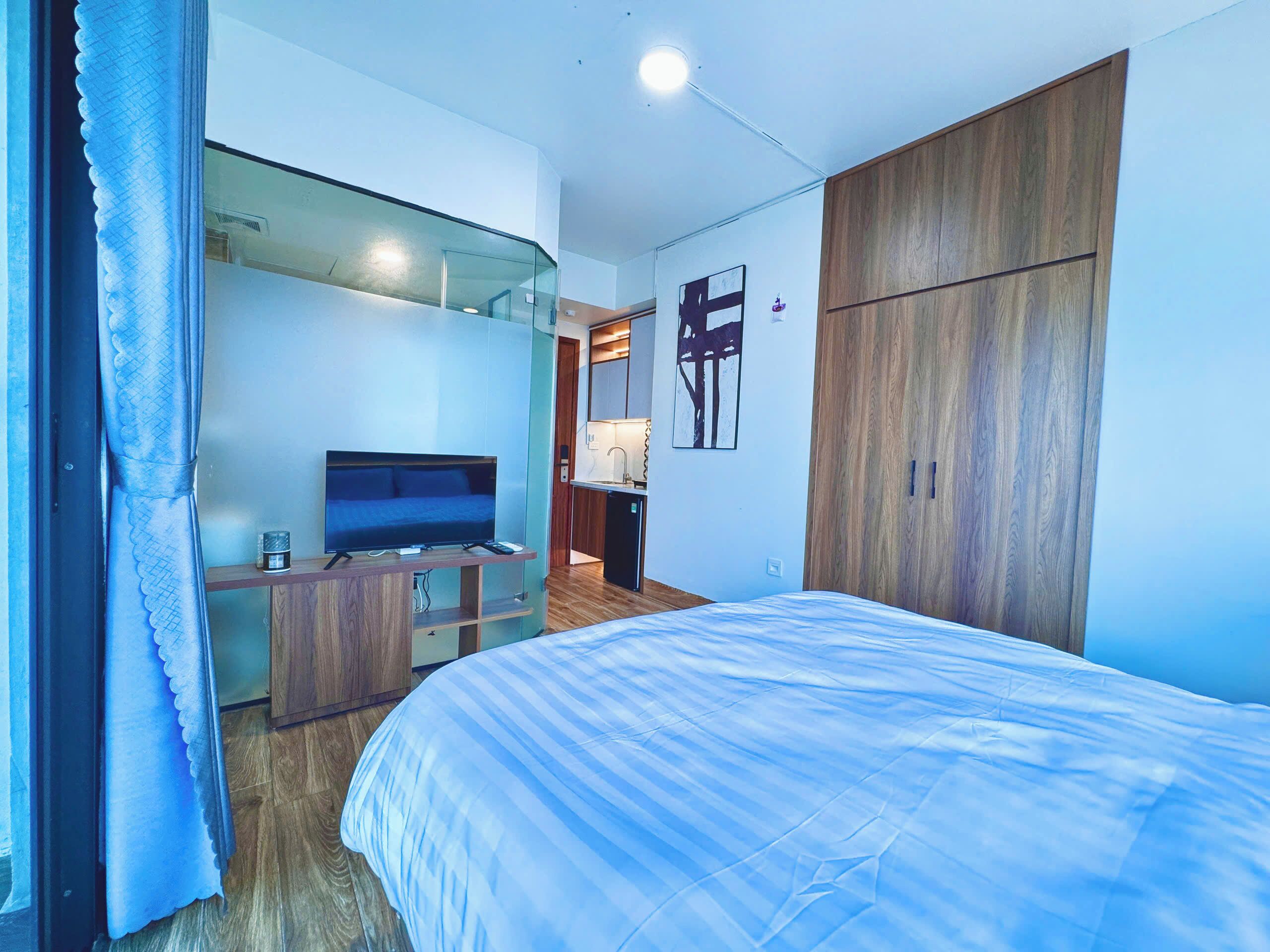 Basic Studio, Balcony, Lake View | Desk, WiFi (free)
