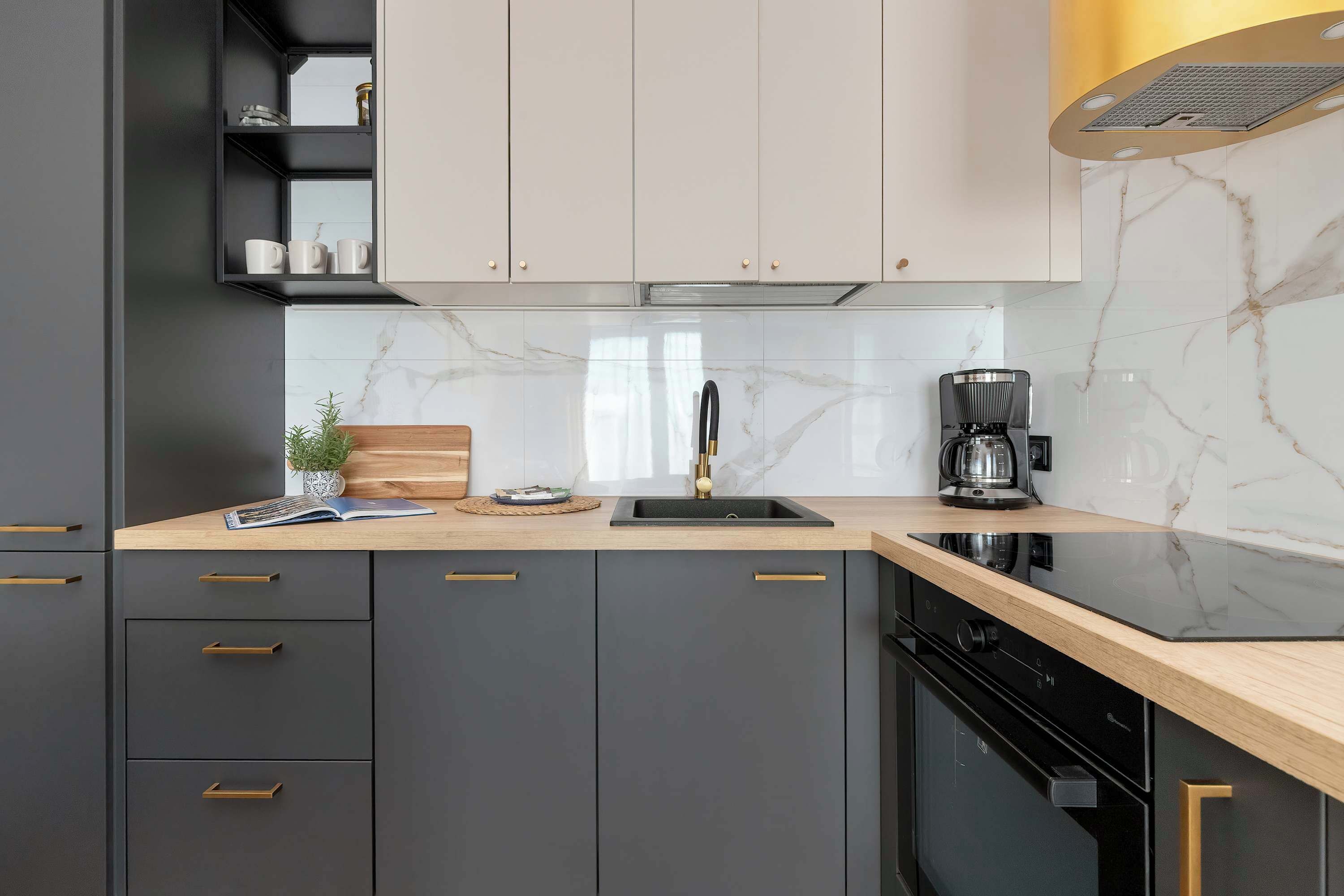 Fridge, oven, stovetop, dishwasher