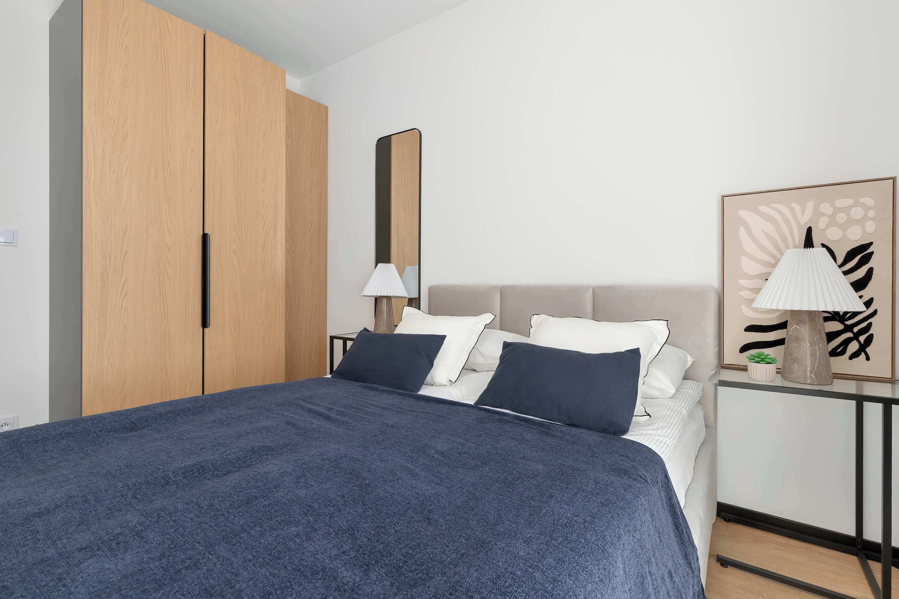 Iron/ironing board, travel cot, WiFi, bed sheets