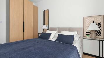 Iron/ironing board, travel cot, WiFi, bed sheets