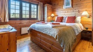 3 slaapkamers, reisbedje, gratis wifi, beddengoed