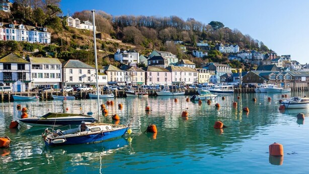 A harbor with boats, a waterfront building, and a hillside with houses. - 2 Bed in Launceston (oc-congs) (Congdon's Shop)