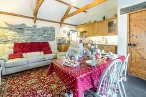 Dining - 2 Bed in Launceston (oc-congs) (Congdon's Shop)