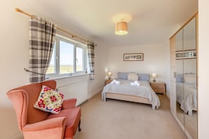 Free WiFi, bed sheets - 5 Bed in Bideford (oc-codar) (Westward Ho!)