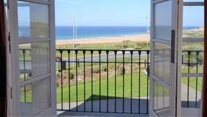 Interior - 3 Bed in Newquay (oc-headl) (Newquay)