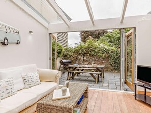 TV, fireplace - 3 Bed in Bude (oc-cohou) (Jacobstow)