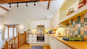 Microwave, oven, dishwasher, high chair - 1 Bed in Holsworthy (oc-gblue) (Holsworthy Hamlets)