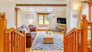 TV - 1 Bed in Holsworthy (oc-gblue) (Holsworthy Hamlets)
