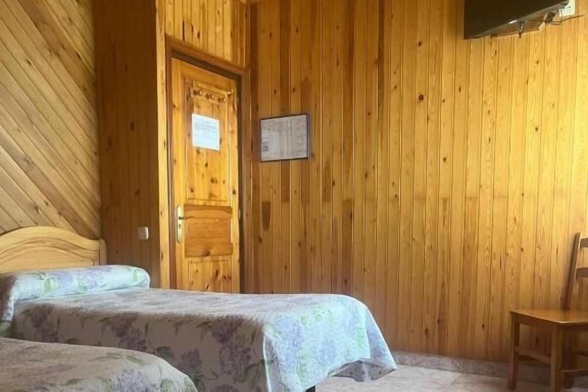 Basic Twin Room | WiFi (free)