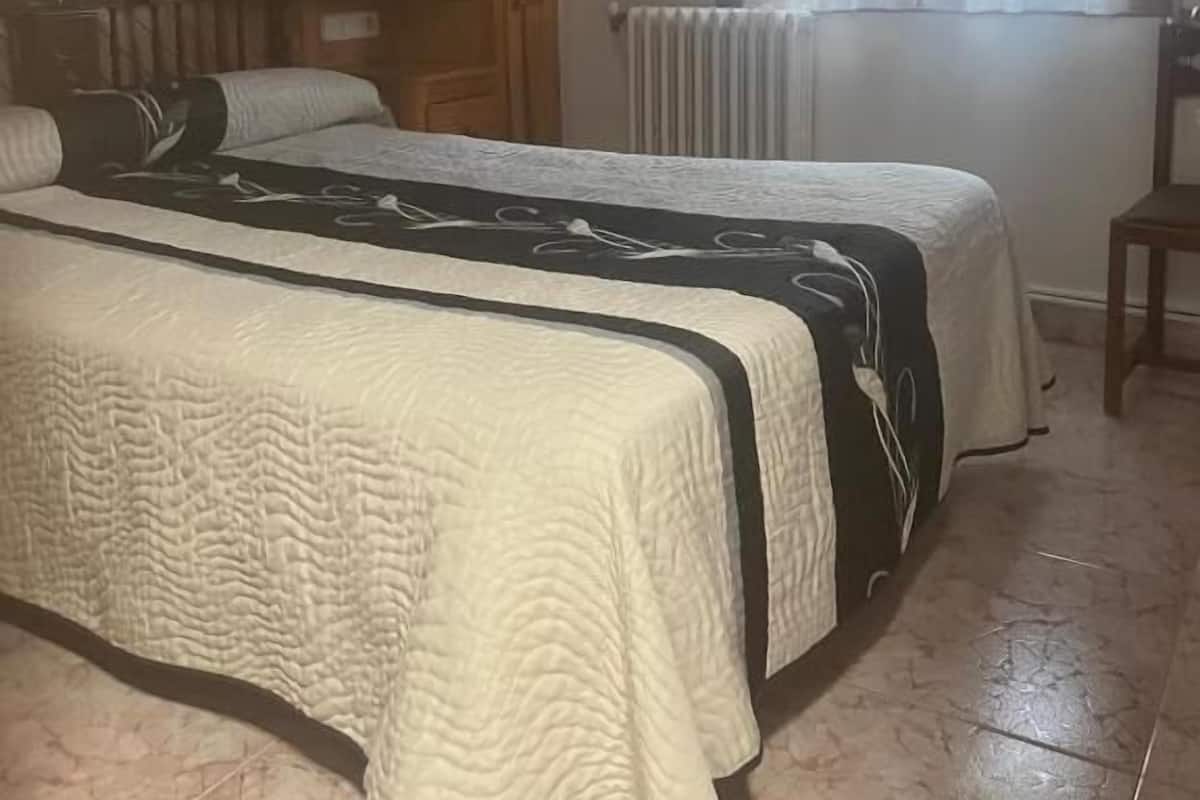 Basic Double Room | WiFi (free)