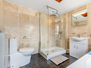 Bathroom - 1 Bed in Penzance (oc-henst) (Saint Buryan)