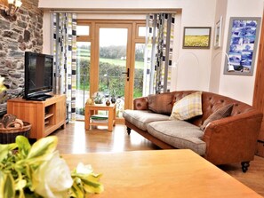 TV, fireplace - 1 Bed in Tavistock (oc-colch) (Gulworthy)