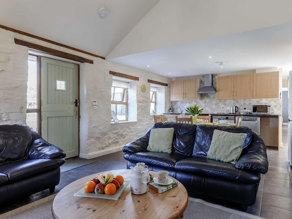 TV, fireplace - 2 Bed in Cambrose (oc-forgm) (Cambrose)