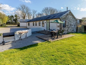 Outdoor dining - 2 Bed in Cambrose (oc-forgm) (Cambrose)