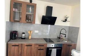 Private kitchen - Les Jardins Secrets Residence – A Quiet and Elegant Stay (Grand Est)