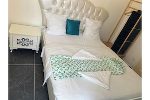 Room - Les Jardins Secrets Residence – A Quiet and Elegant Stay (Grand Est)