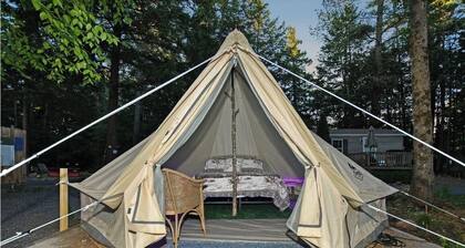 Enchanting 1-bedroom Yurt Tent in a campground, in peaceful Lake Luzerne getaway